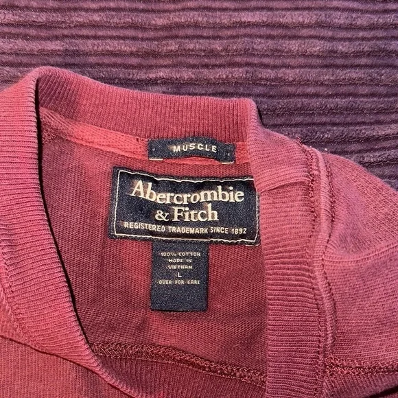 Abercrombie & Fitch Burgundy Crewneck - Picture 3 of 4
